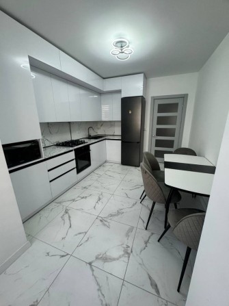 Оренда 2к квартири, в центрі міста, вул. Залізнична 4в - фото 1