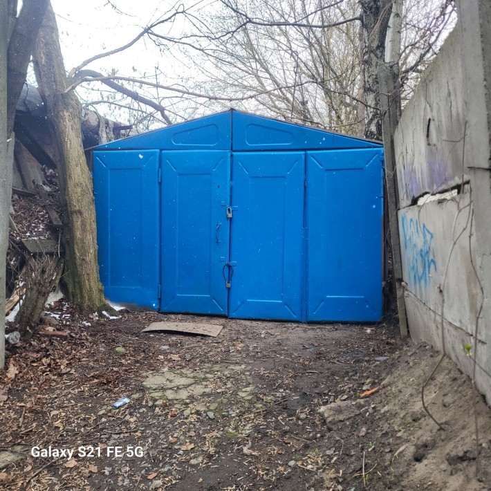 Гараж на Перемога 73 - фото 1