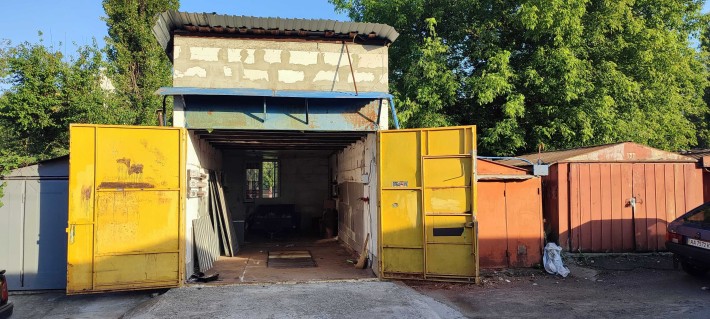 Гараж на К. Чапека (Фучіка) на 2 машини вздовж. 3,5 х 11 м. Високий. - фото 1