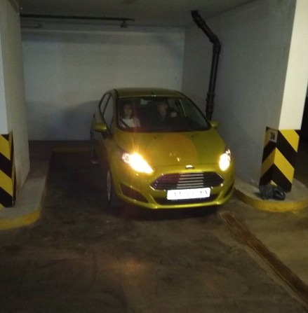 Оренда паркомісця біля метро Позняки, вул. Мишуги 2 - фото 1