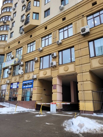 Оренда машиномісця в підземному паркінгу S=16.5 кв.м по Полтавській 10 - фото 1