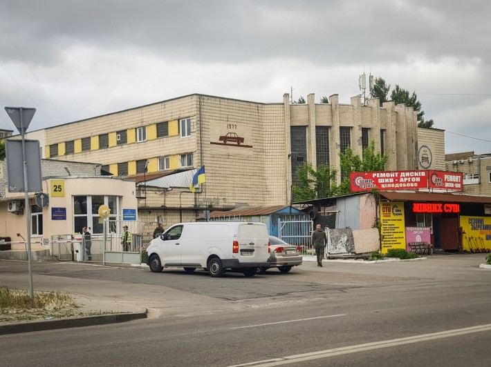 Сдам в аренду гаражный бокс 18.7 кв.м. с окном - фото 1