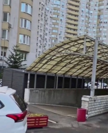 Паркомісце Дніпровська Набережна 25б - фото 1