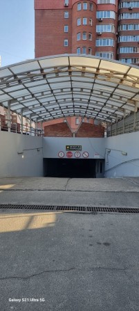 Здаю паркомісце в аренду на Ахматової 13е - фото 1