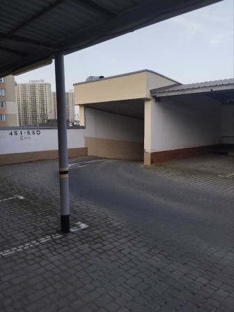 Сдам место на паркинге 5 этаж рядом с лифтом - фото 1