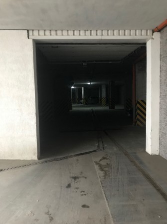Продам велике паркомісце.Критий паркінг у багатоповерхів-ТРЦ"Монблан - фото 1