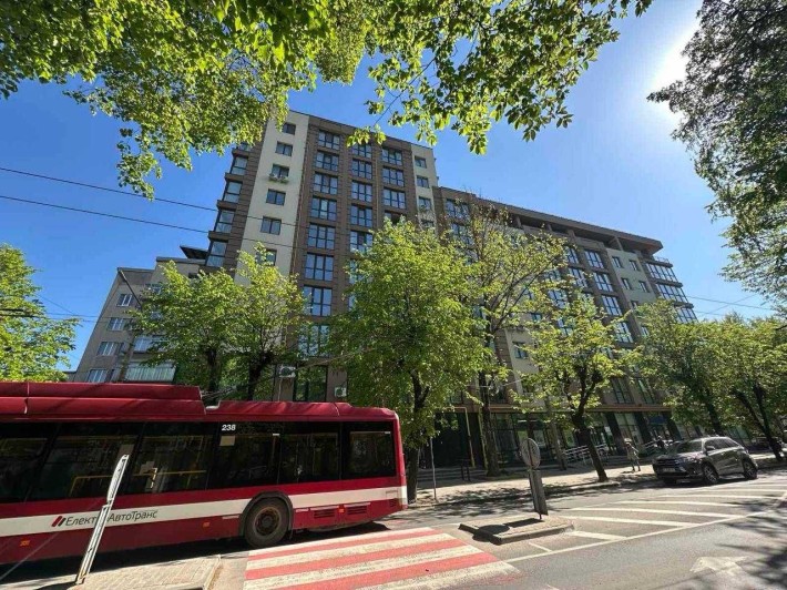 Паркомісце в центрі міста, вул. Богунська,1 . Будинок ВД груп - фото 1
