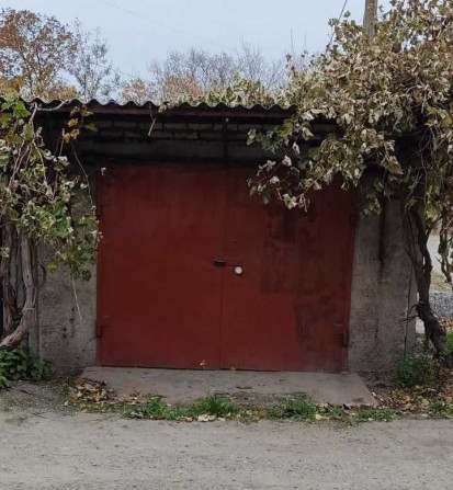 Продам гараж біля автовокзалу, ціна договірна. - фото 1