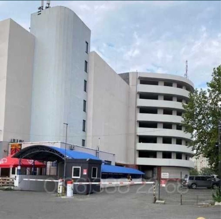 Продам паркомісце в критому паркінгу на Драгоманова 1Н - фото 1