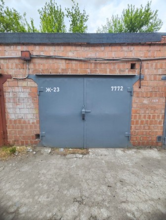 гараж тополь2 на дві машини з зарядкою для електромобіля - фото 1