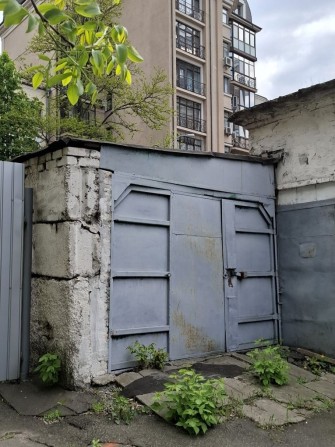 Продам капітальний гараж в центрі Київа біля м. Университет - фото 1