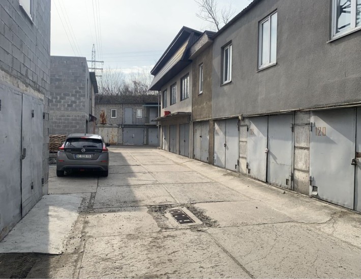 Продам гараж Мостовик оболонський район проспект Степана Бандери - фото 1
