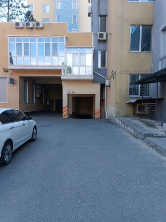 Продам паркоместо на Жуковского 3г (Левка Лукьяненко) - фото 1