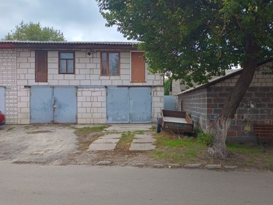 Продам гараж 2-х пов. с.Козин, вул. Садова,35 Козин