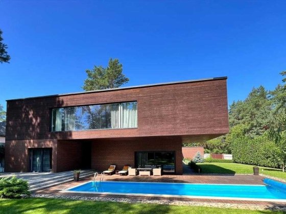 Подобова оренда хай тек будинку в Києві з басейном та великою залою. Киев