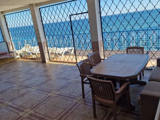 Дом-причал расположен на берегу моря в 2х метрах от воды! Одесса