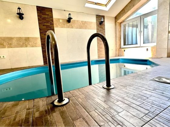 Cдам посучточно уютный дом 4 спальни бассейн сауна 13 фонтана рыба) Одесса