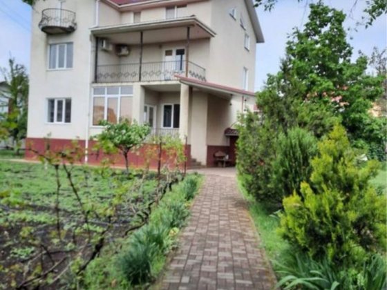 Сдам Трех  этажный дом,девять комнат ,кухня,санузлы на каждом этаже) Одеса