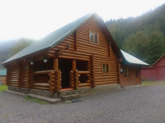 Здається садиба "Перша хата" Синевирская Поляна