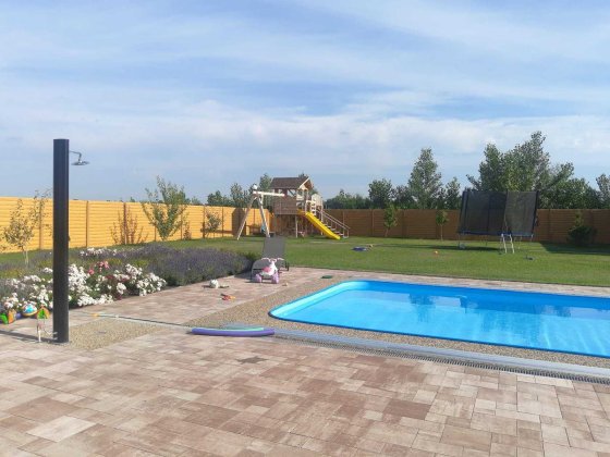 Оренда будинку з басейном подобово - потижнево. Новосілки