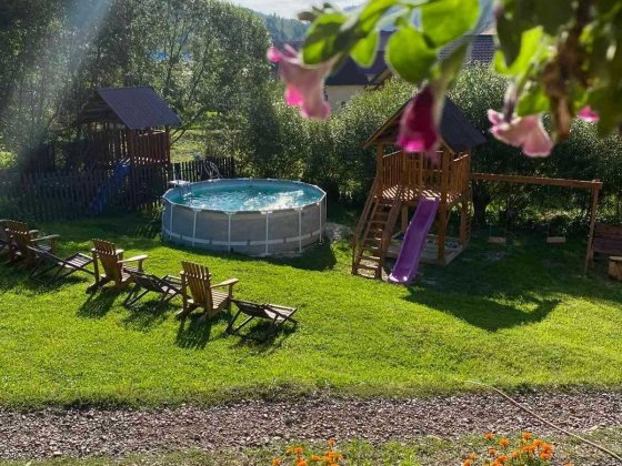 Котедж на 12 осіб. 5 спалень. Басейн. Чан. Тераса.  Вид на гори Славское