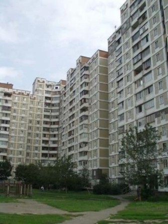 Продаж 2-к квартири вул. Ревуцького 18 - фото 1