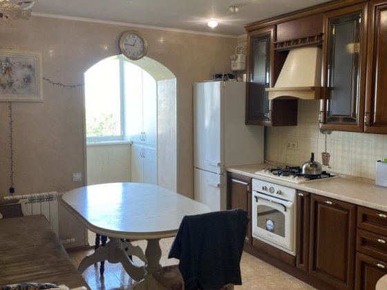 Сдам посуточно 3-х комн квартиру, через дорогу от моря Черноморск