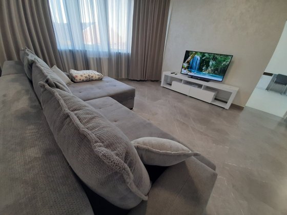 Нова 3 кімн. кв. в самісінькому центрі міста з приват. парковкою. Мукачево