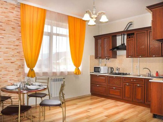 Центр. Подобово. Велика 1-кімнатна квартира біля "Старого Граду" Мукачево