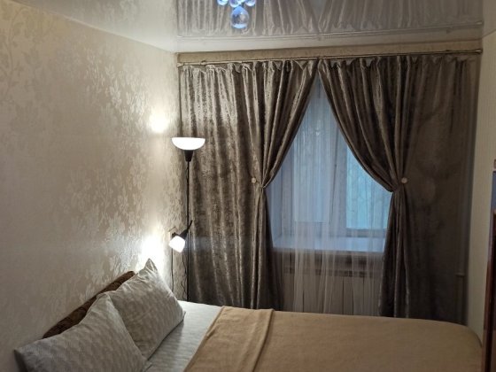 Квартира 2-кімнатна центр міста 1 поверх подобово