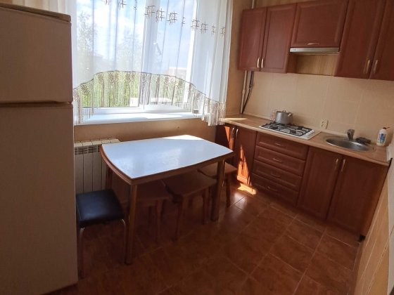 Подобово здам квартиру 1 хв до Автовокзалу м.Чугуїв Чугуев