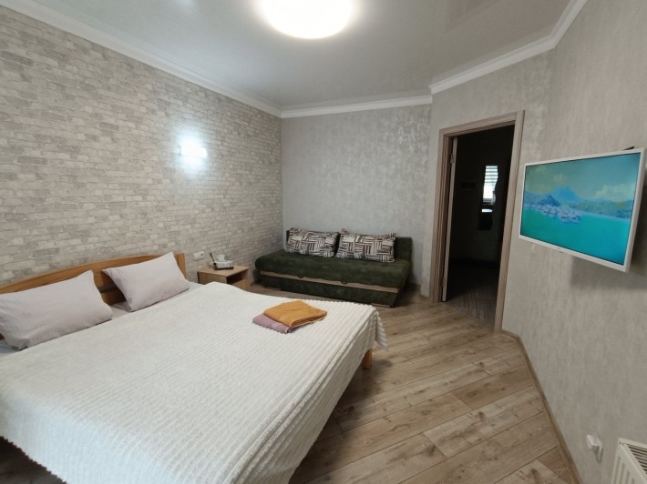 ЖК Яровиця, смарт тв, паркінг, погодинно від 500 - фото 1
