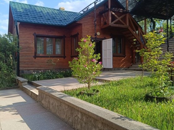 Подобова оренда будинку для відпочинку Чернівці