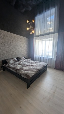 Здам подобово посуточно двокімнатну квартиру в центрі міста. + Матрац - фото 1