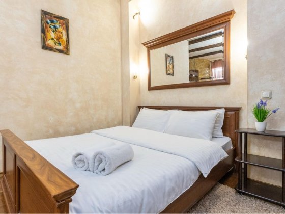 Замок для 4 людей на майдані Незалежності . Вул.Костельна 9 Київ