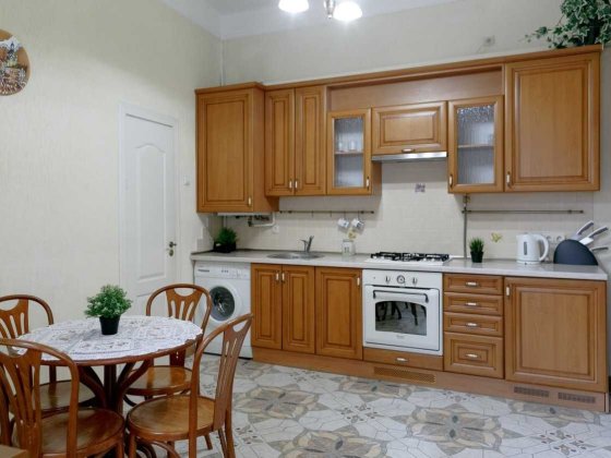 Посуточно\Погодинно Центр Площа Ринок,1Кім, вул. Краківська,9 Львів