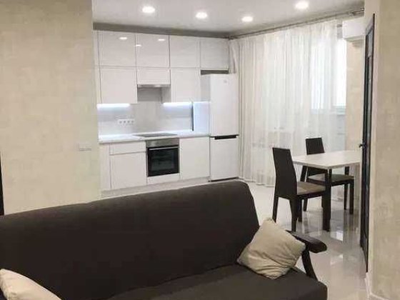 2 комн. посуточно, Центр, пл. Конституции, ТРЦ Никольский Харків