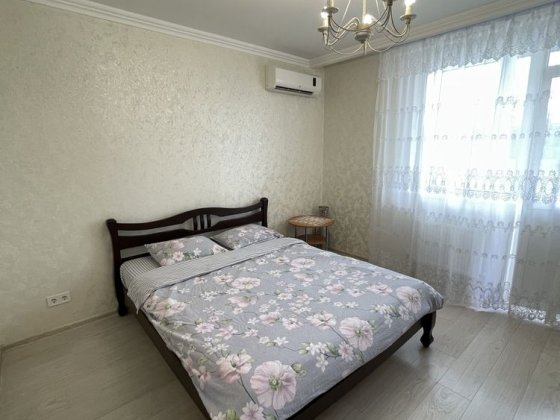 Посуточно отличная квартира Таирова Левитан Одеса