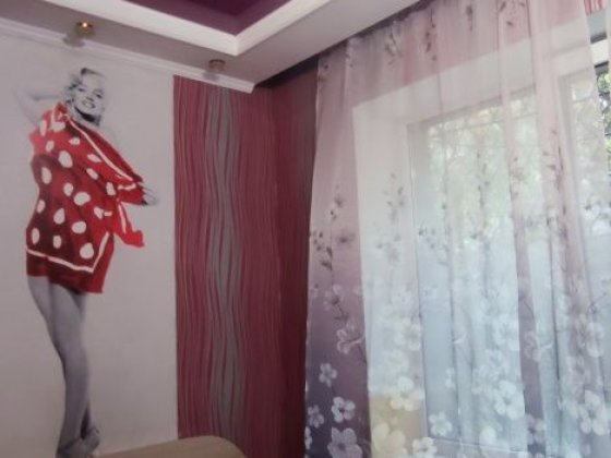 1 поверх,1к кв метро Спортивна,Метробудівників Харьков