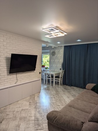 Продам 3х комнату квартиру з ремонтом - фото 1