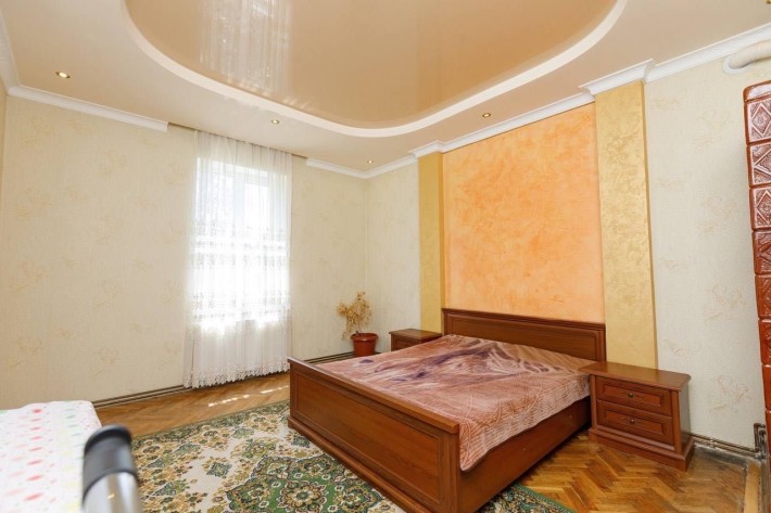 2 кім. квартира 70,1 м по вул. Карпатська Брама з гаражем і альтанкою - фото 1
