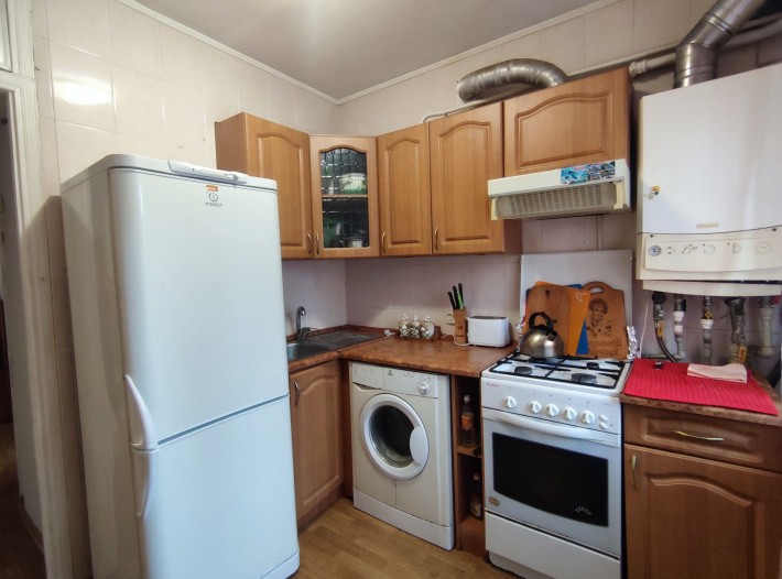 Продаж 2 кімнатної квартири (45,9 м.кв.) + невеликий гараж,  Боярка - фото 1