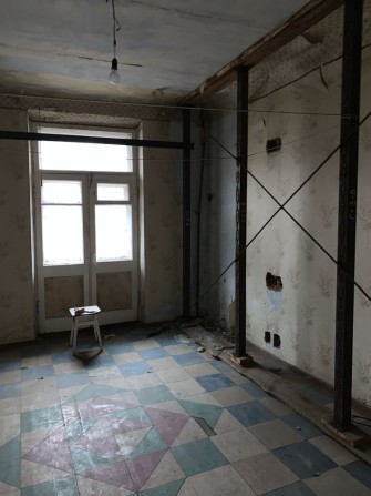 Продам 4х (ЧЕТЫРЕХ) комнатную квартиру в центре Каменского. - фото 1