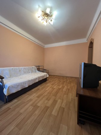 Продам ОТЛИЧНУЮ 1 комнатную квартиру в хорошем районе (Sher) - фото 1