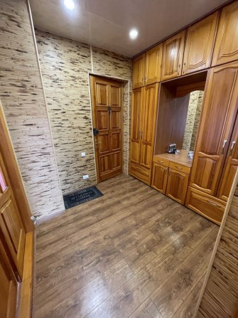Продам свою двух комнатную квартиру в центре - фото 1