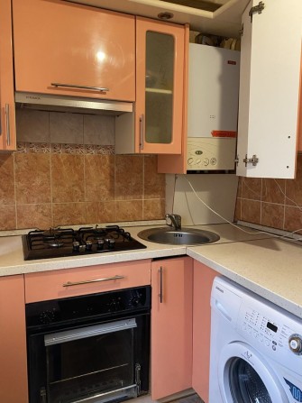 Продам 2х-комнатную АО мебелью и техникой - фото 1