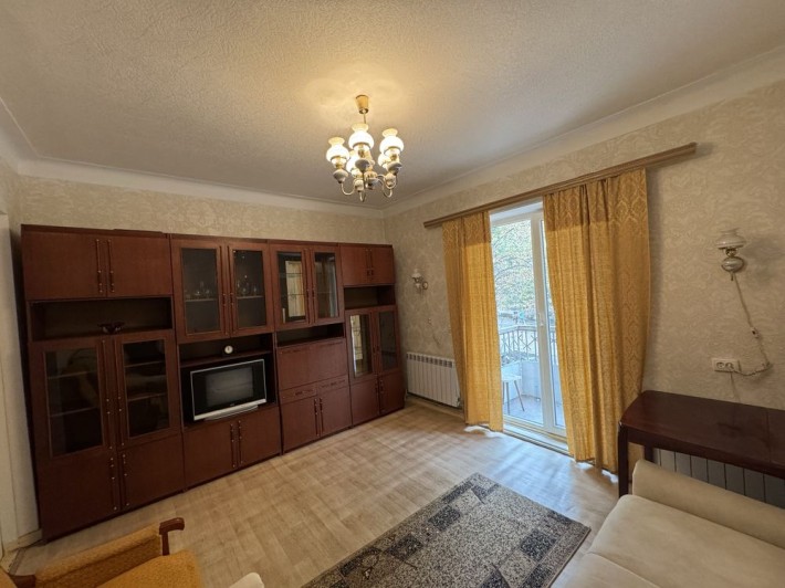 Продам 3х комнатную сталинку с АГО в центре - фото 1
