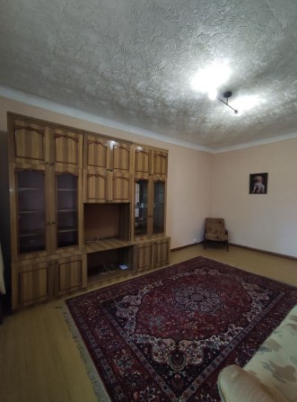 Продам 2 к. квартиру  з АО газ. на Горплощадці біля палацу "Нова сцена - фото 1