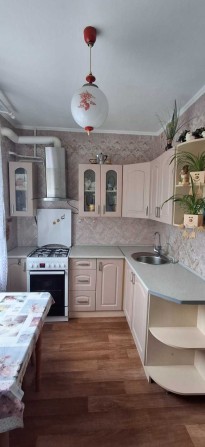 Продам 3х кім .квартиру з холом  1\10 4 мкрн з меблями та технікою - фото 1