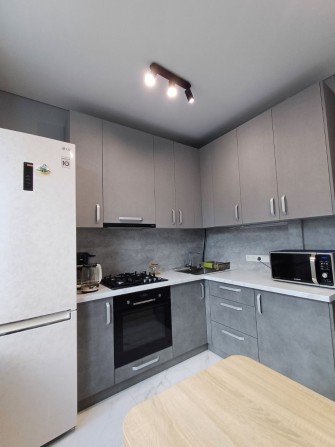 Продам 2к квартиру Центр Раздельные комнаты Евро ремонт - фото 1